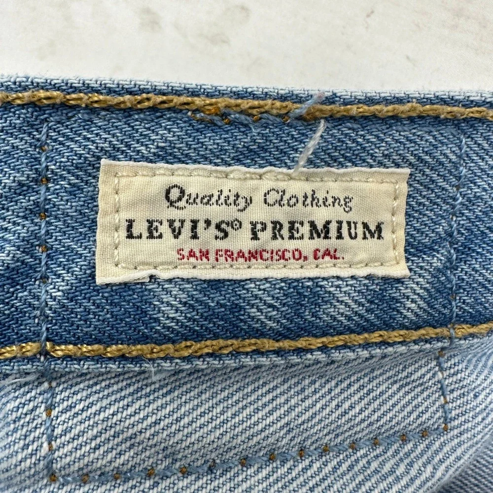 Levis Premium Denim Shorts Womens 28 Light‎ Wash Frayed Hem High Rise Button Fly